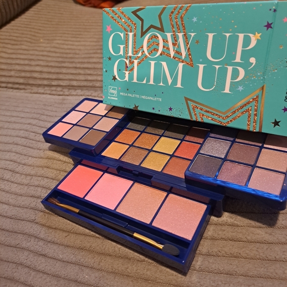 Glow up, Glim up.  Avon makeup mega palette 🎨. - Picture 6 of 11